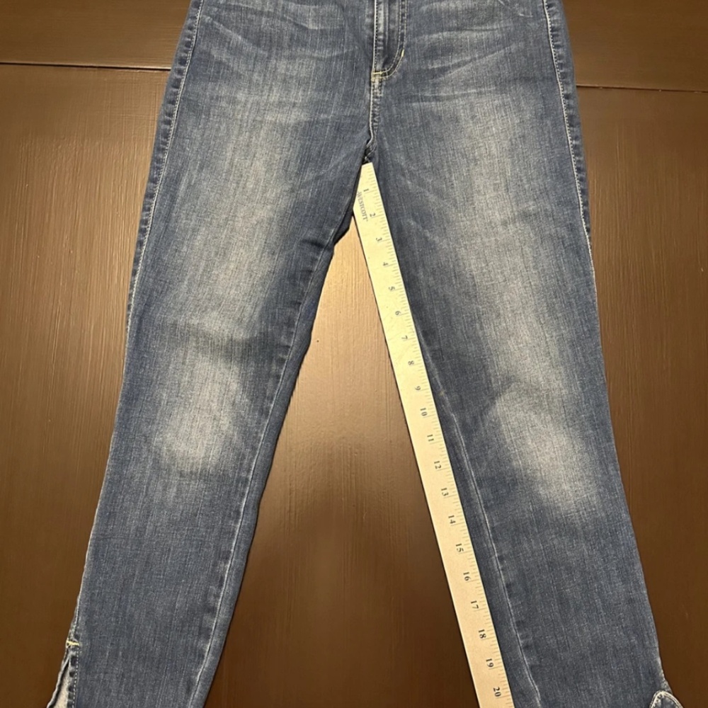 Guess Jeans - Picture 3 of 12